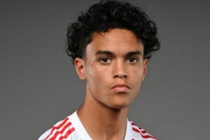 罗马诺:阿森纳仍在与16岁青训边锋汤普森谈续约,球员合同到30日