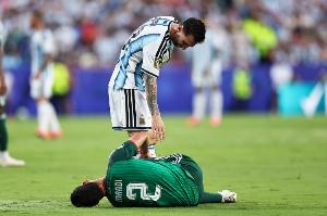 波媒:FIFA认定梅西踩小腿犯规未出红牌判罚正确,已告知参赛裁判